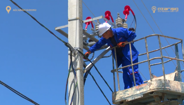 “Azərişıq” ASC Ağcabədi rayonunun kəndlərinin elektrik şəbəkəsini yenidən qurur.