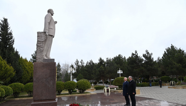 "Azərişıq" ASC-nin sədri Vüqar Əhmədov Hacıqabul və Şirvandan olan vətəndaşları qəbul edib
