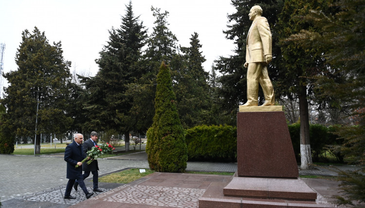 “Azərişıq” ASC-nin sədri Vüqar Əhmədov Qəbələdə vətəndaşları qəbul edib