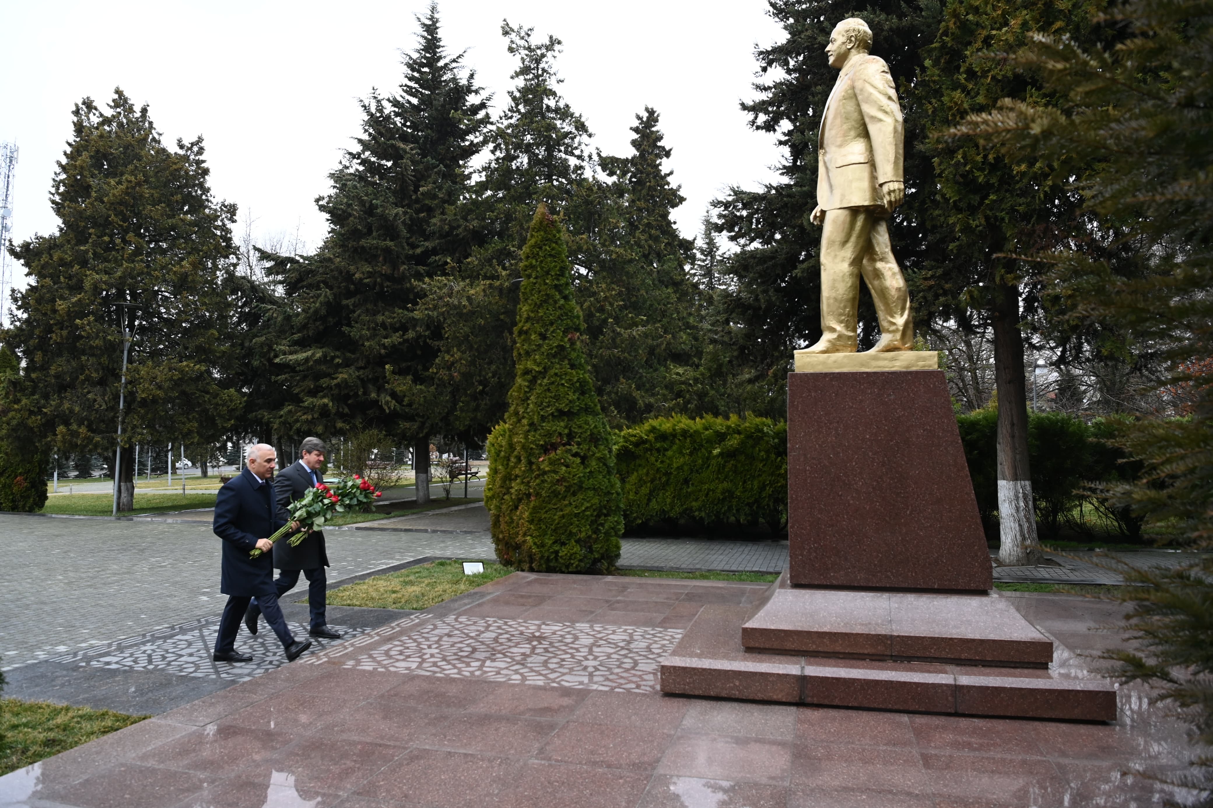 “Azərişıq” ASC-nin sədri Vüqar Əhmədov Qəbələdə vətəndaşları qəbul edib