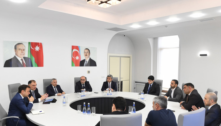 “Azərişıq” ASC və “Ticarət Şəbəkələrinin İnkişafı” İctimai Birliyinin nümayəndələri arasında görüş keçirilib